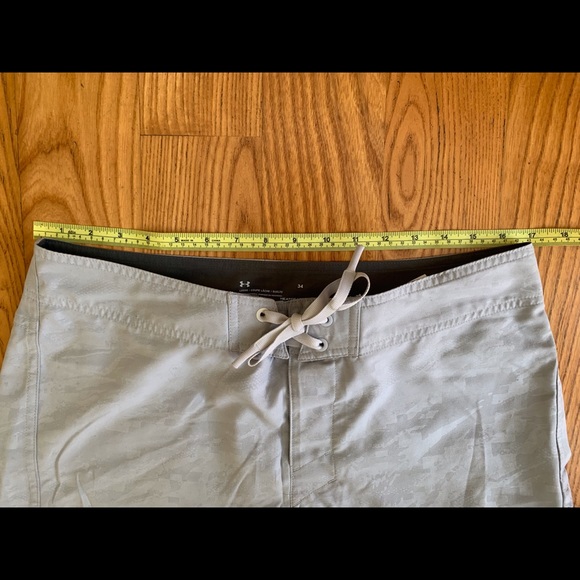 Under Armour boardshorts. Size 34. - Picture 8 of 8